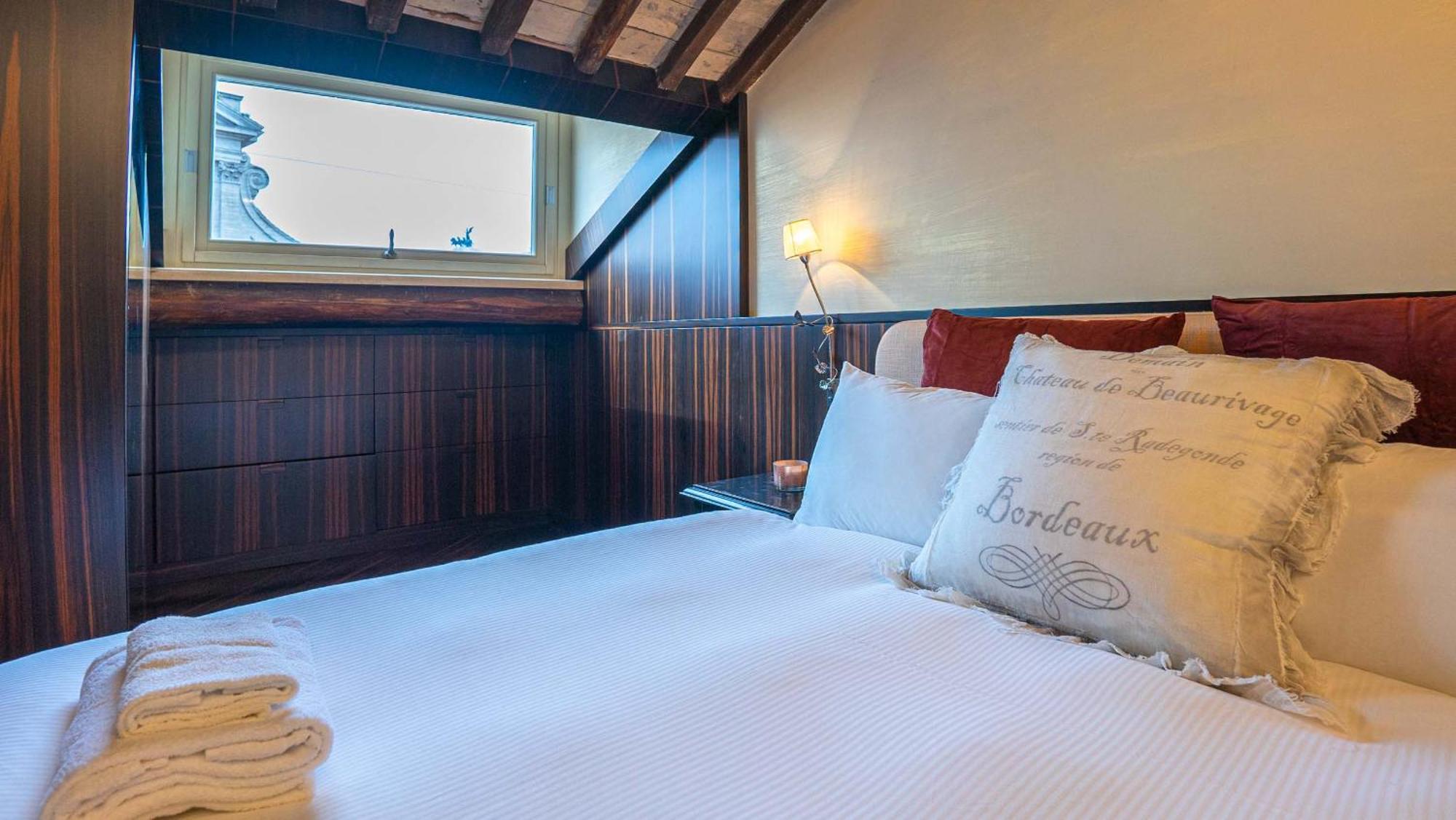 Piazza Venezia Charming Apartments With View โรม ภายนอก รูปภาพ