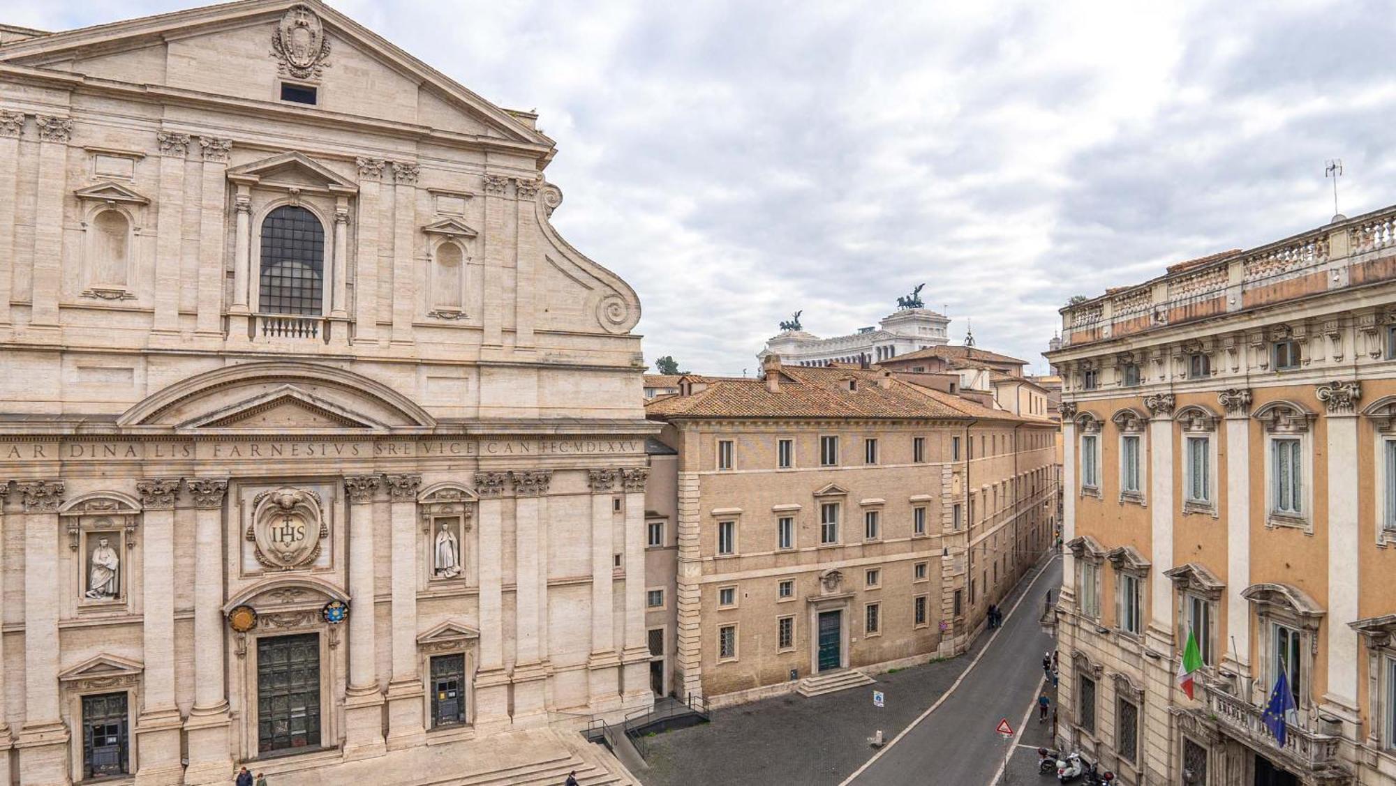 Piazza Venezia Charming Apartments With View โรม ภายนอก รูปภาพ