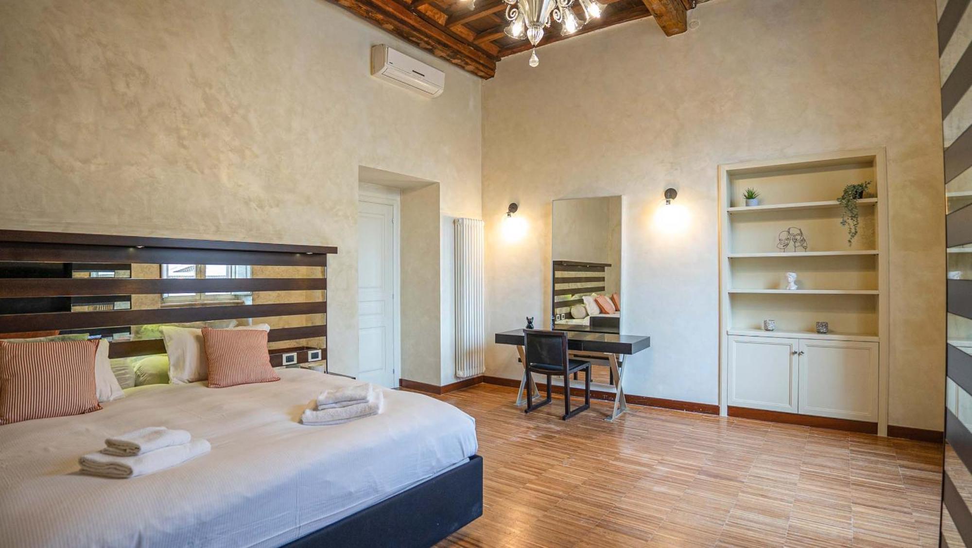 Piazza Venezia Charming Apartments With View โรม ภายนอก รูปภาพ